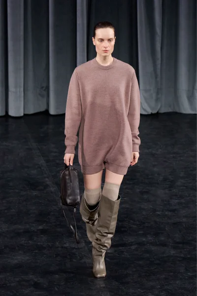 Look 10